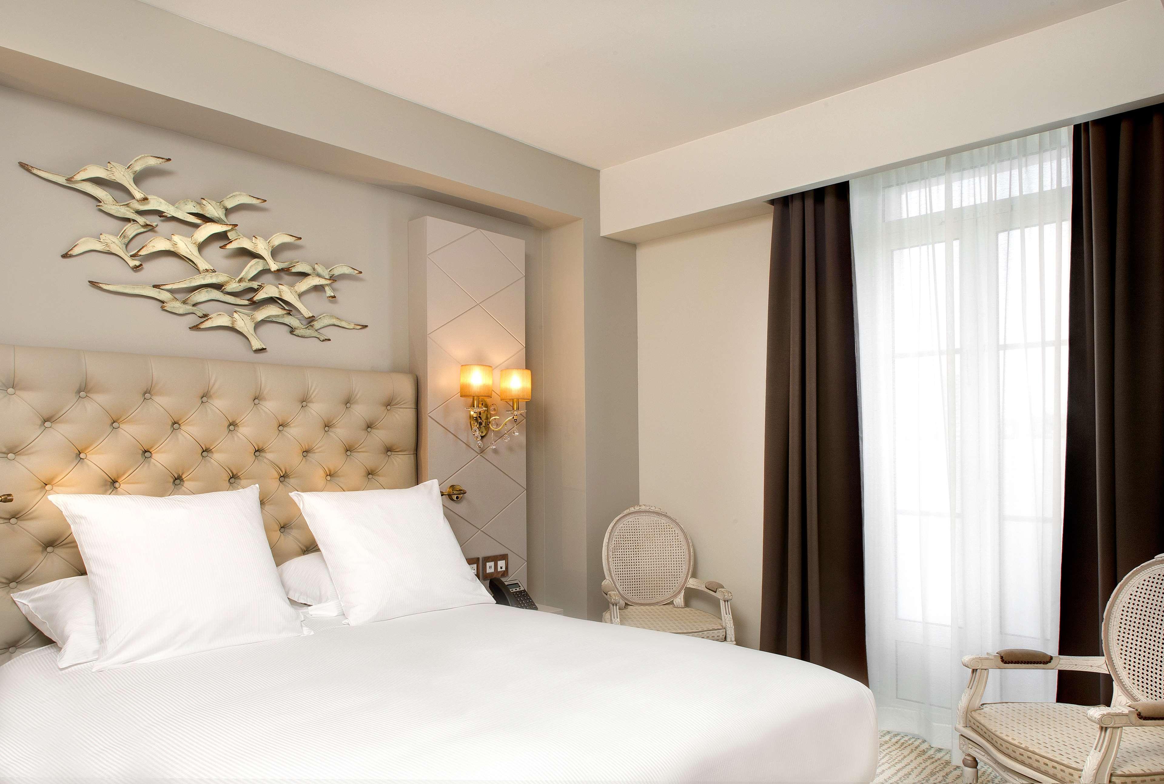 Grand Hotel Des Sablettes Plage, Curio Collection By Hilton La Seyne-sur-Mer Exterior foto