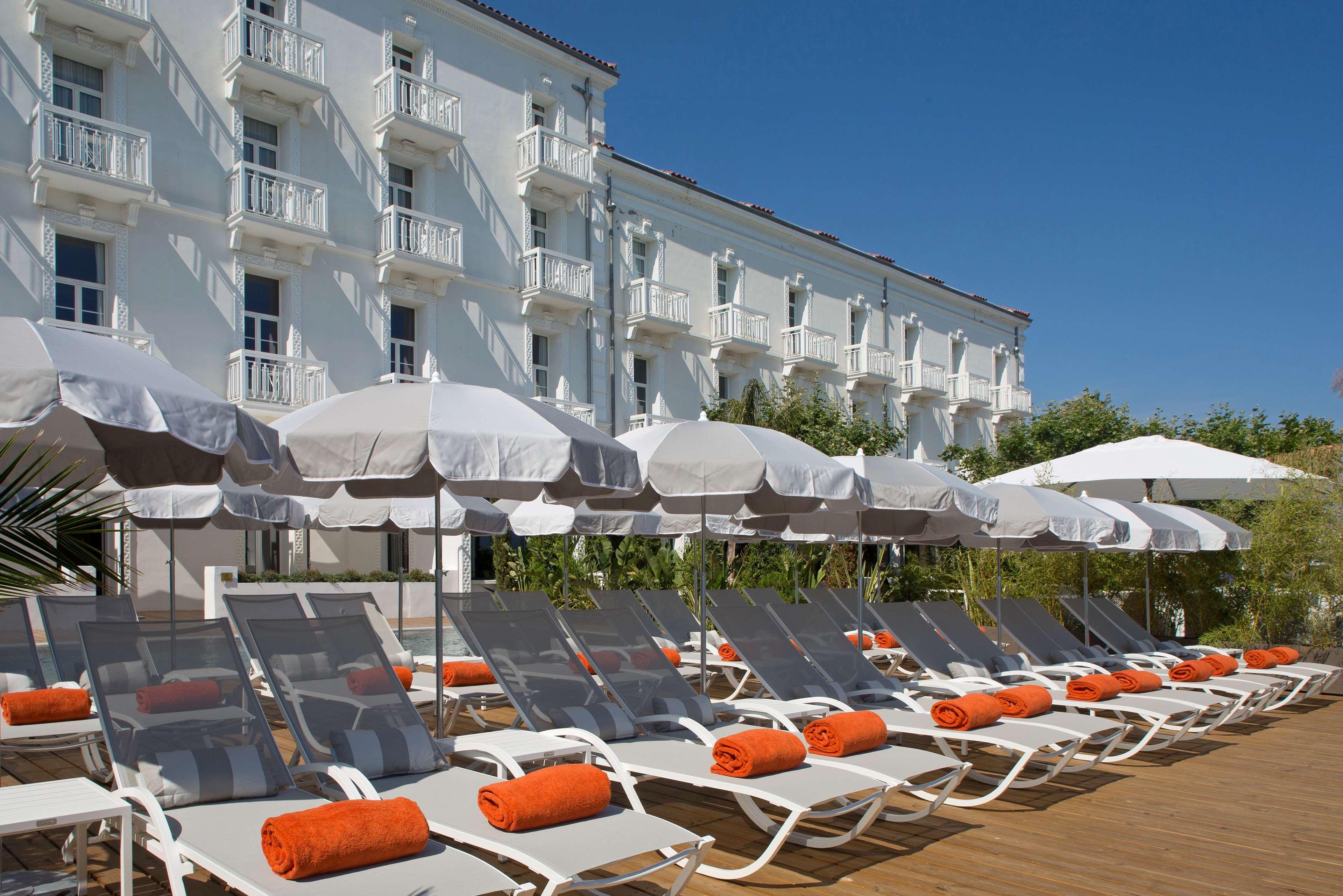 Grand Hotel Des Sablettes Plage, Curio Collection By Hilton La Seyne-sur-Mer Exterior foto