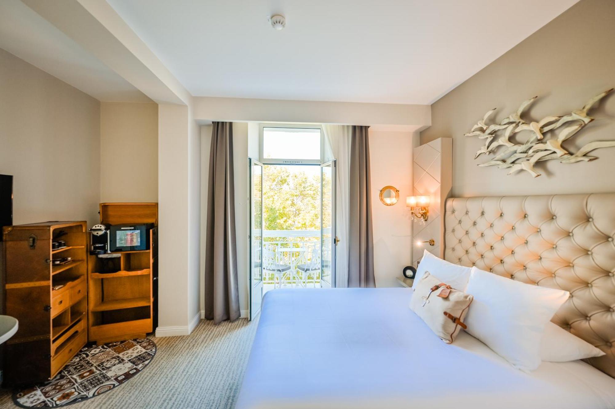 Grand Hotel Des Sablettes Plage, Curio Collection By Hilton La Seyne-sur-Mer Exterior foto