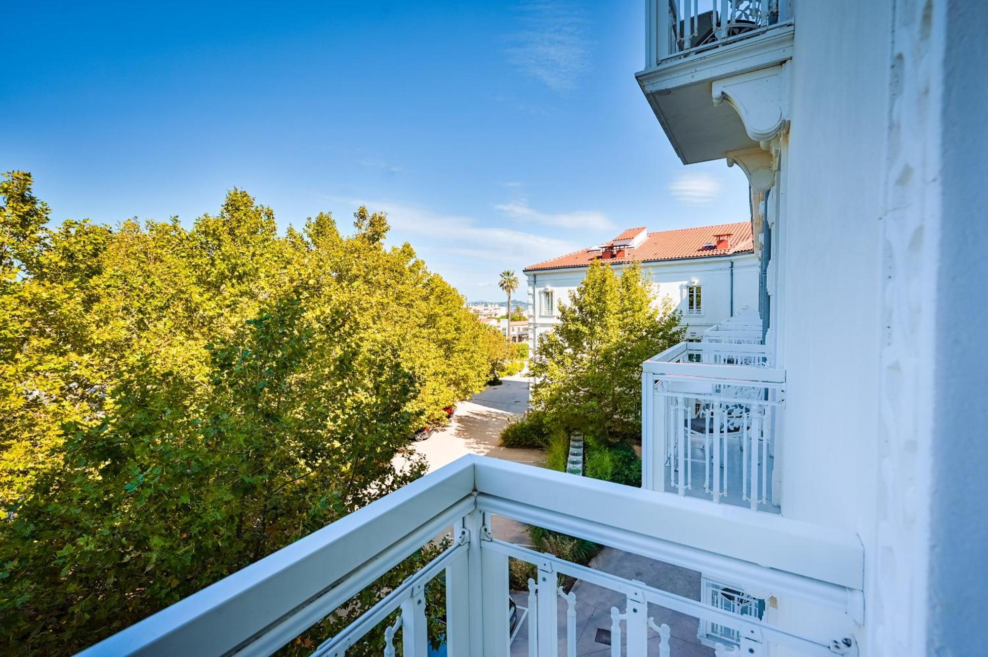 Grand Hotel Des Sablettes Plage, Curio Collection By Hilton La Seyne-sur-Mer Exterior foto