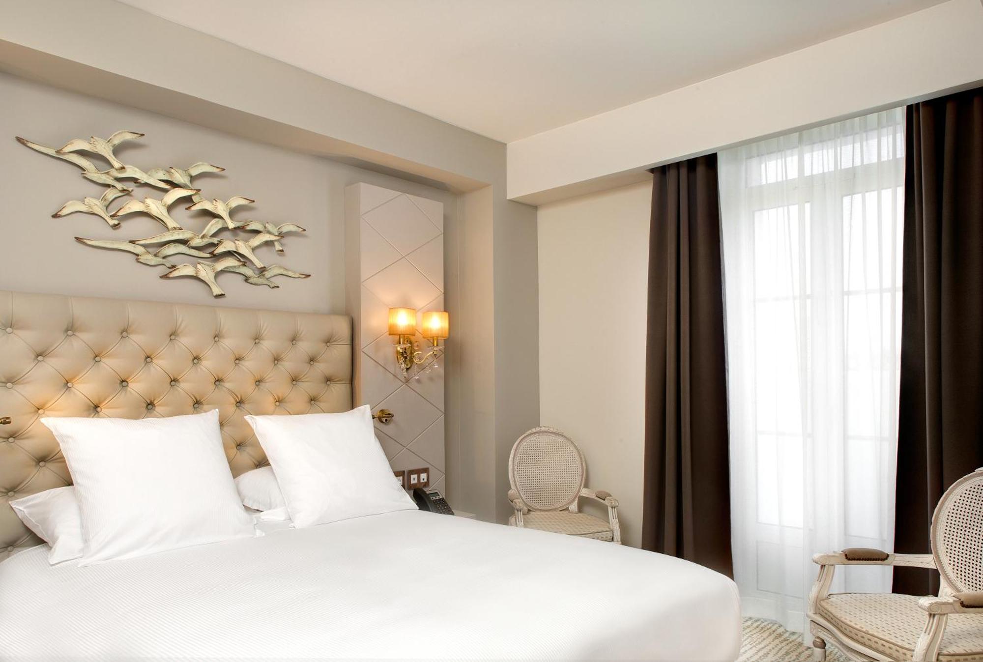 Grand Hotel Des Sablettes Plage, Curio Collection By Hilton La Seyne-sur-Mer Exterior foto