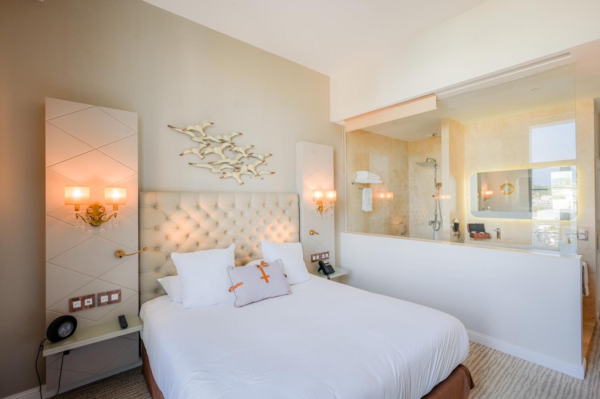 Grand Hotel Des Sablettes Plage, Curio Collection By Hilton La Seyne-sur-Mer Exterior foto