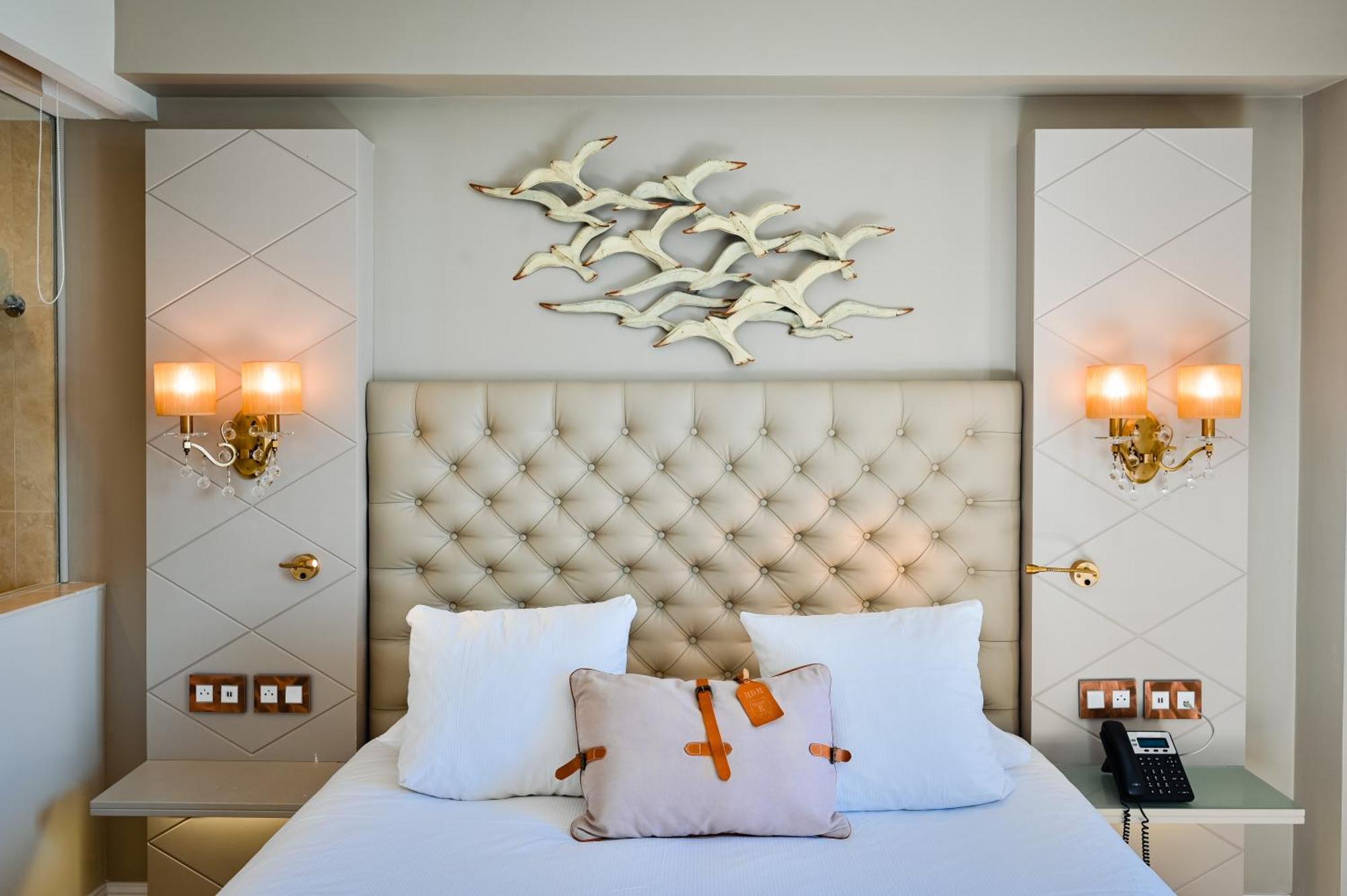 Grand Hotel Des Sablettes Plage, Curio Collection By Hilton La Seyne-sur-Mer Exterior foto