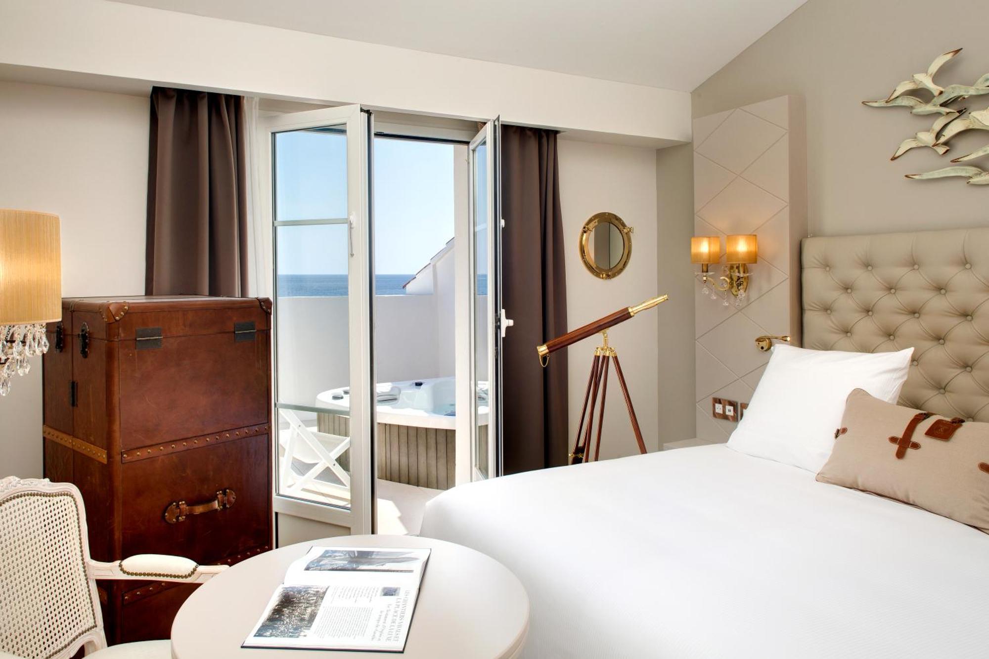 Grand Hotel Des Sablettes Plage, Curio Collection By Hilton La Seyne-sur-Mer Exterior foto