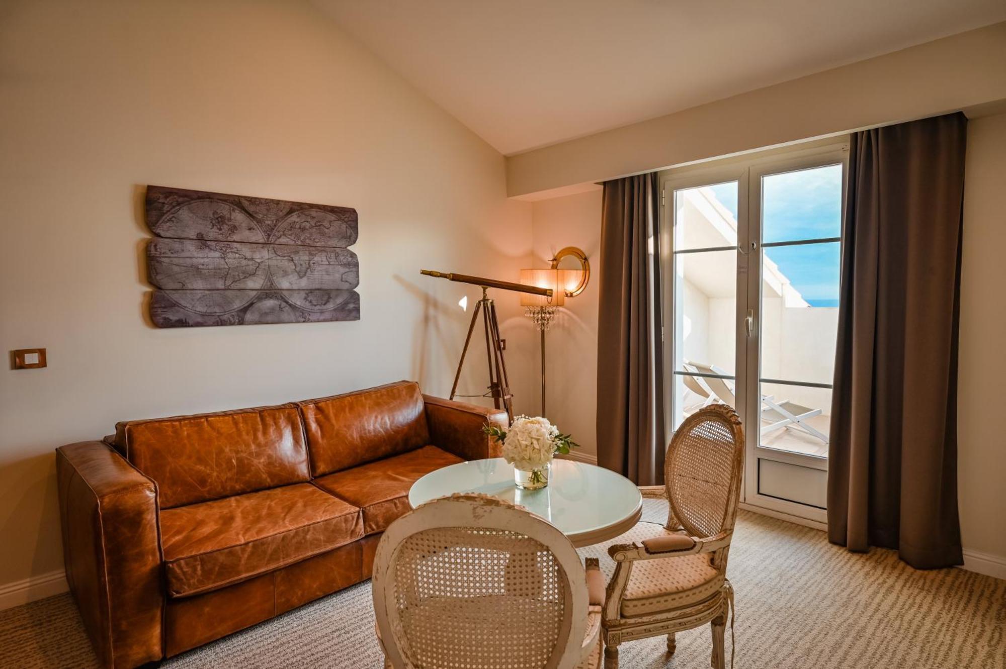Grand Hotel Des Sablettes Plage, Curio Collection By Hilton La Seyne-sur-Mer Exterior foto