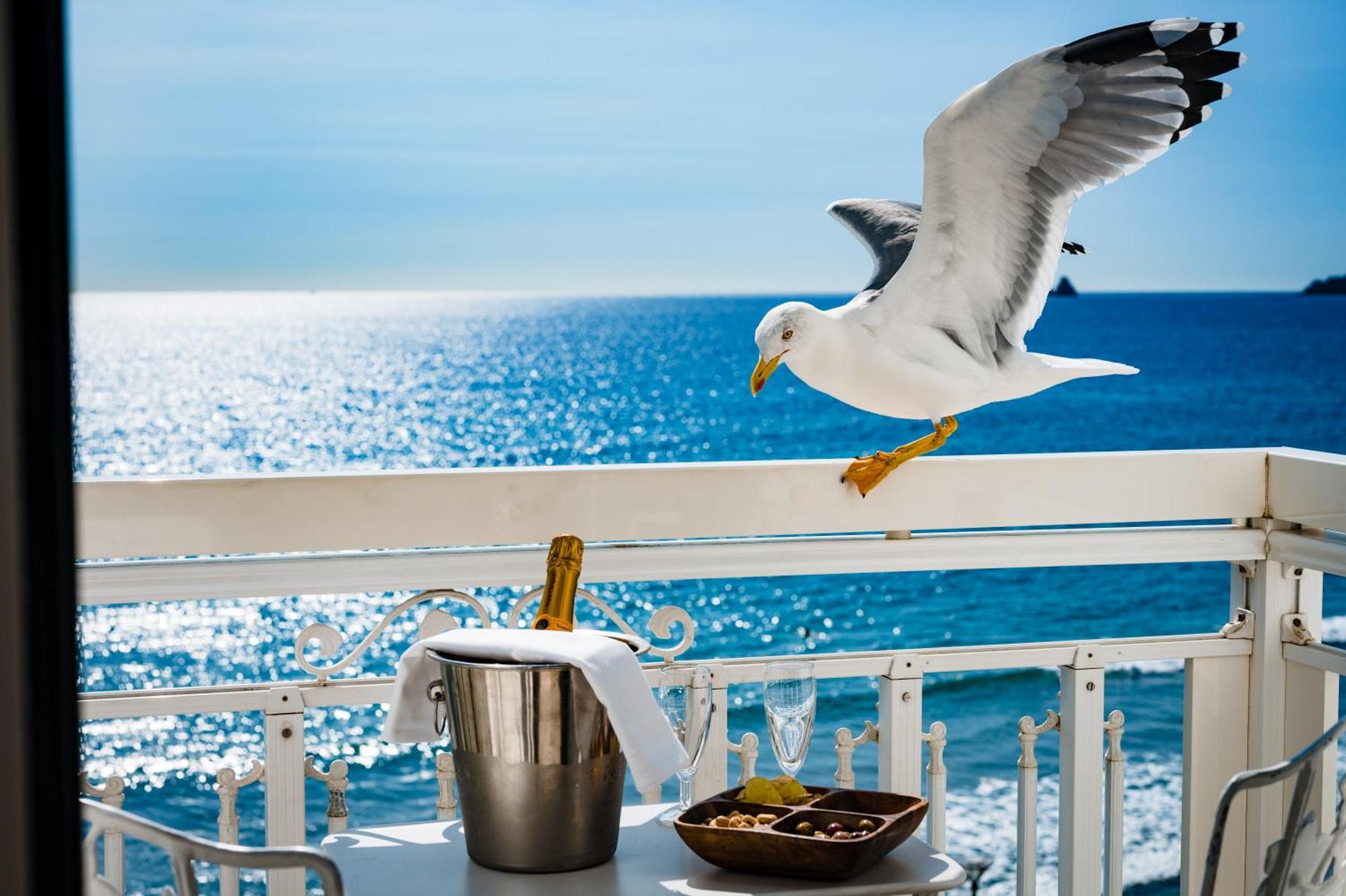 Grand Hotel Des Sablettes Plage, Curio Collection By Hilton La Seyne-sur-Mer Exterior foto