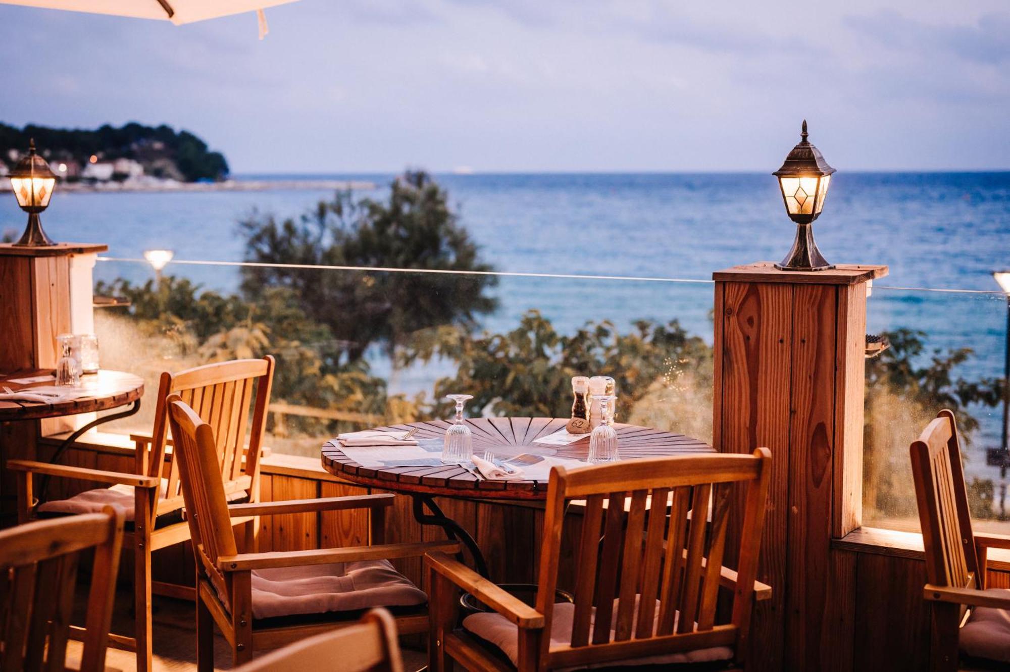 Grand Hotel Des Sablettes Plage, Curio Collection By Hilton La Seyne-sur-Mer Exterior foto